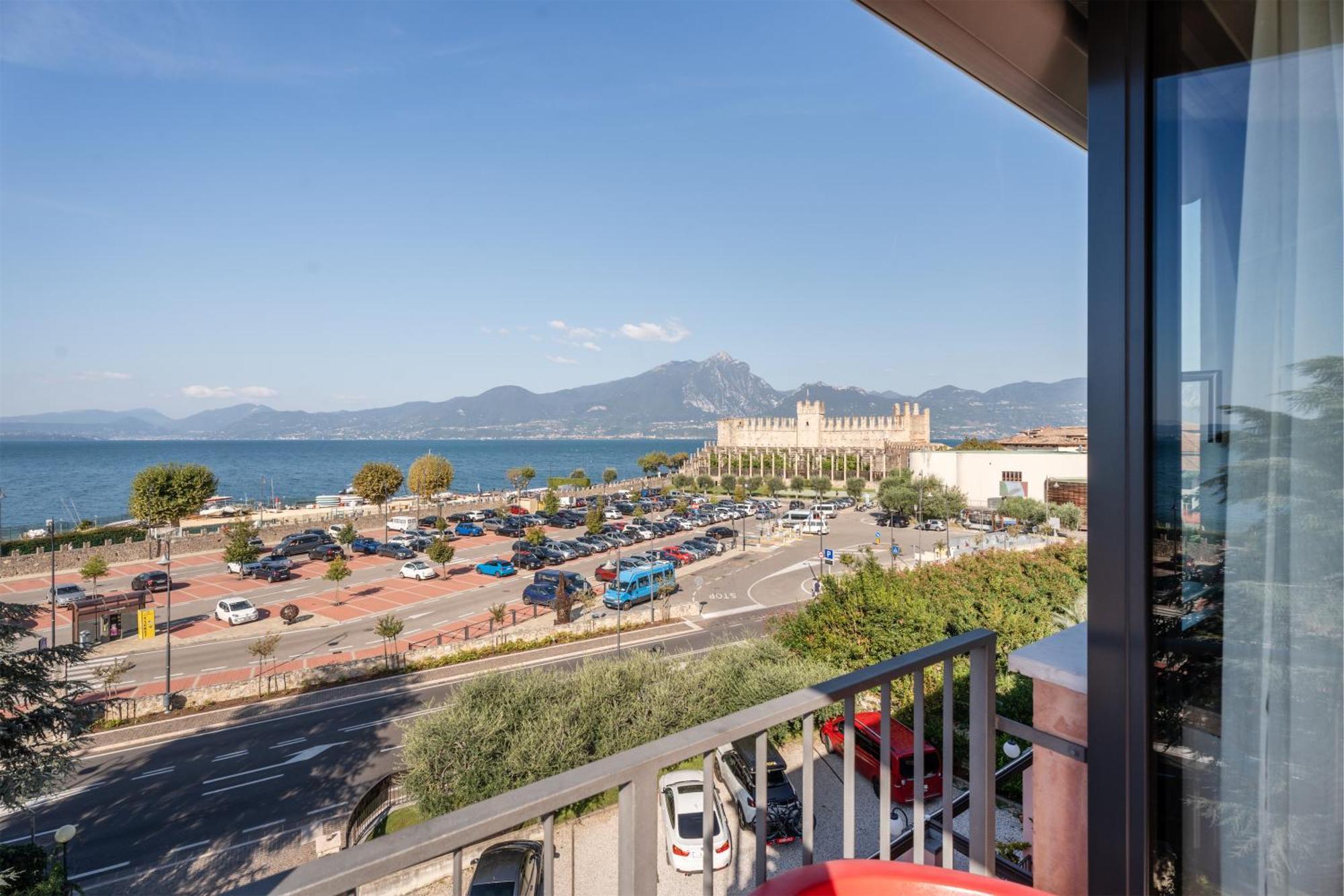 Hotel Al Castello Torri Del Benaco Eksteriør billede